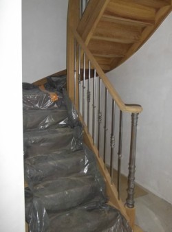 Escalier avec balustre métallique - Bernard Fromentoux.jpg